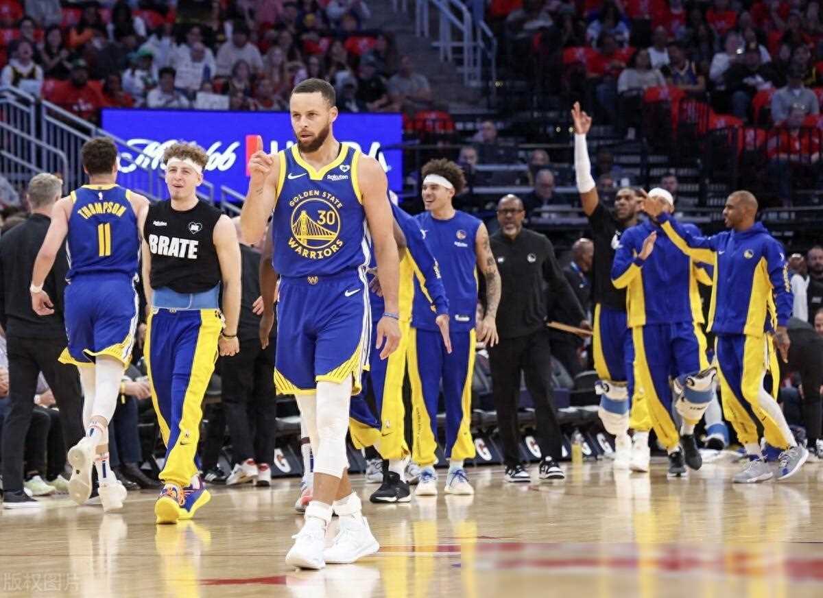 九游体育下载德甲赛程吃紧，金州勇士关键战战术微调，形势明朗，赛程密集仍需轮换的简单介绍